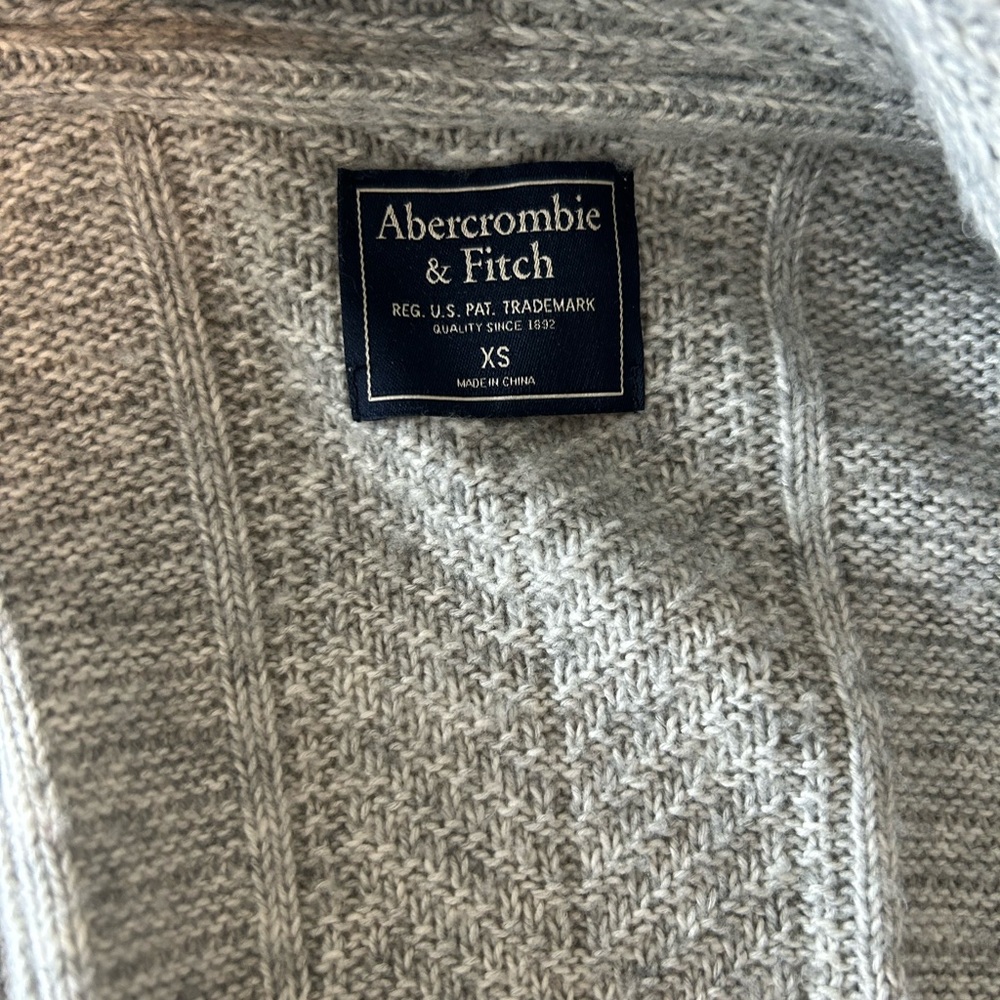 Abercrombie & Fitch Light Gray Knit Sweater - Picture 2 of 3
